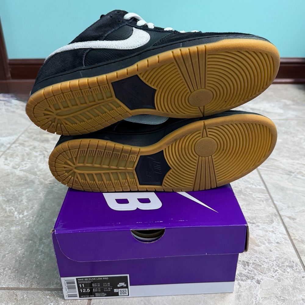 Nike SB Dunk Low Pro in Black and White with Gum Sole - Picture 9 of 10